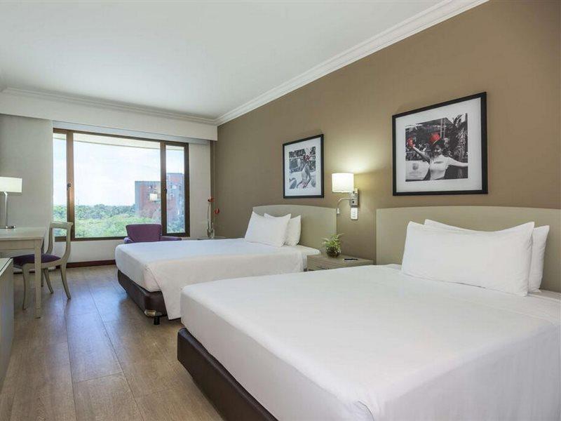 Hotel Nh Cali Royal Zewnętrze zdjęcie