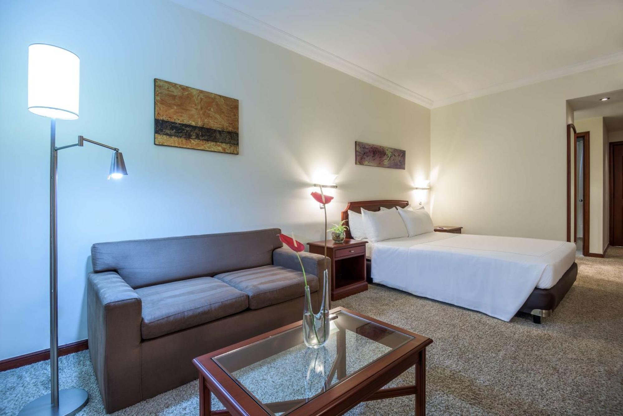 Hotel Nh Cali Royal Zewnętrze zdjęcie