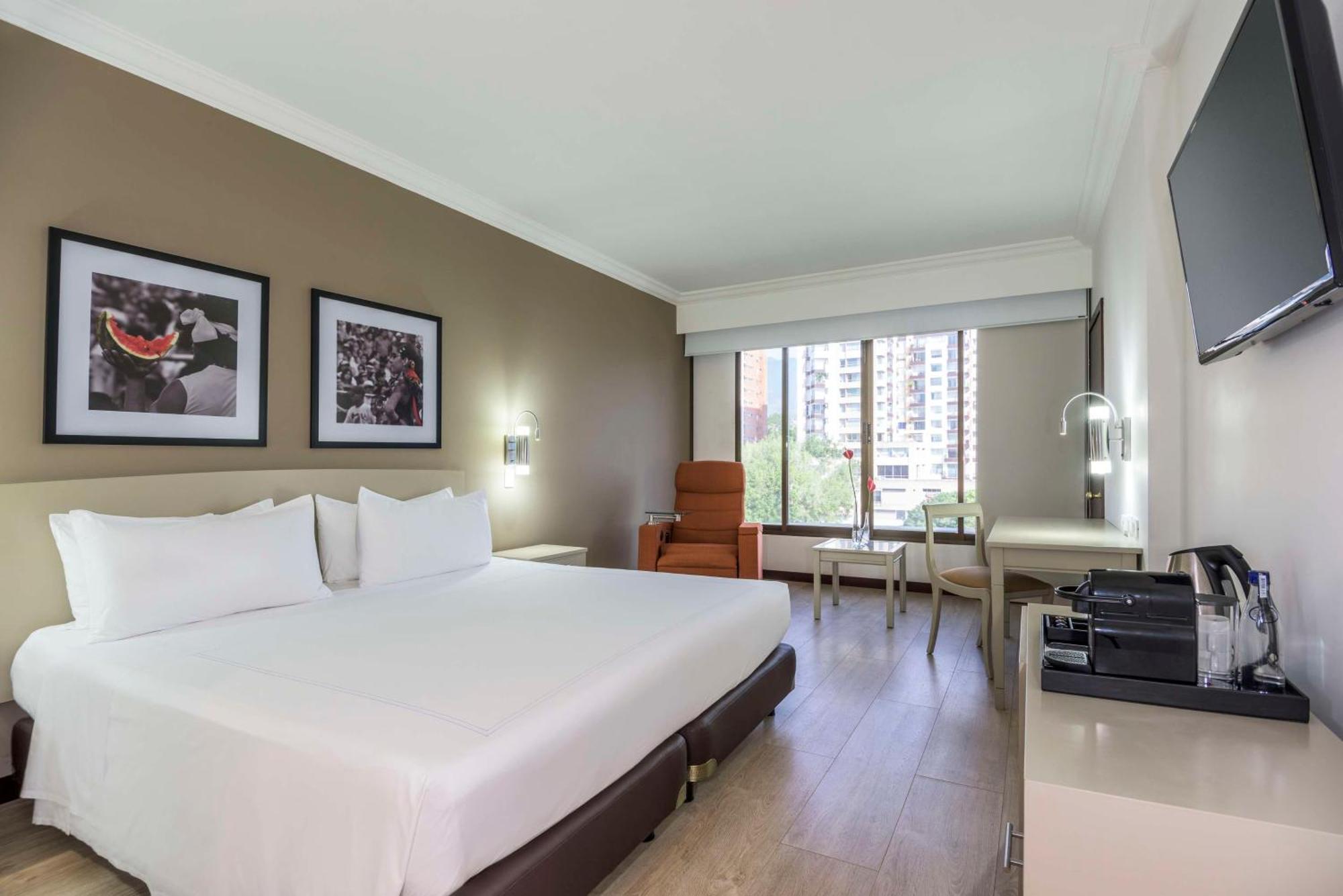 Hotel Nh Cali Royal Zewnętrze zdjęcie